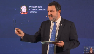 A14, Salvini: "Se si riesce a fare il ponte sullo Stretto, si può fare anche una terza corsia"